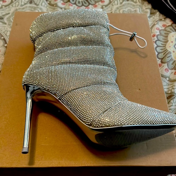 Steve Madden Rhinestone Sliver boots - Picture 1 of 2